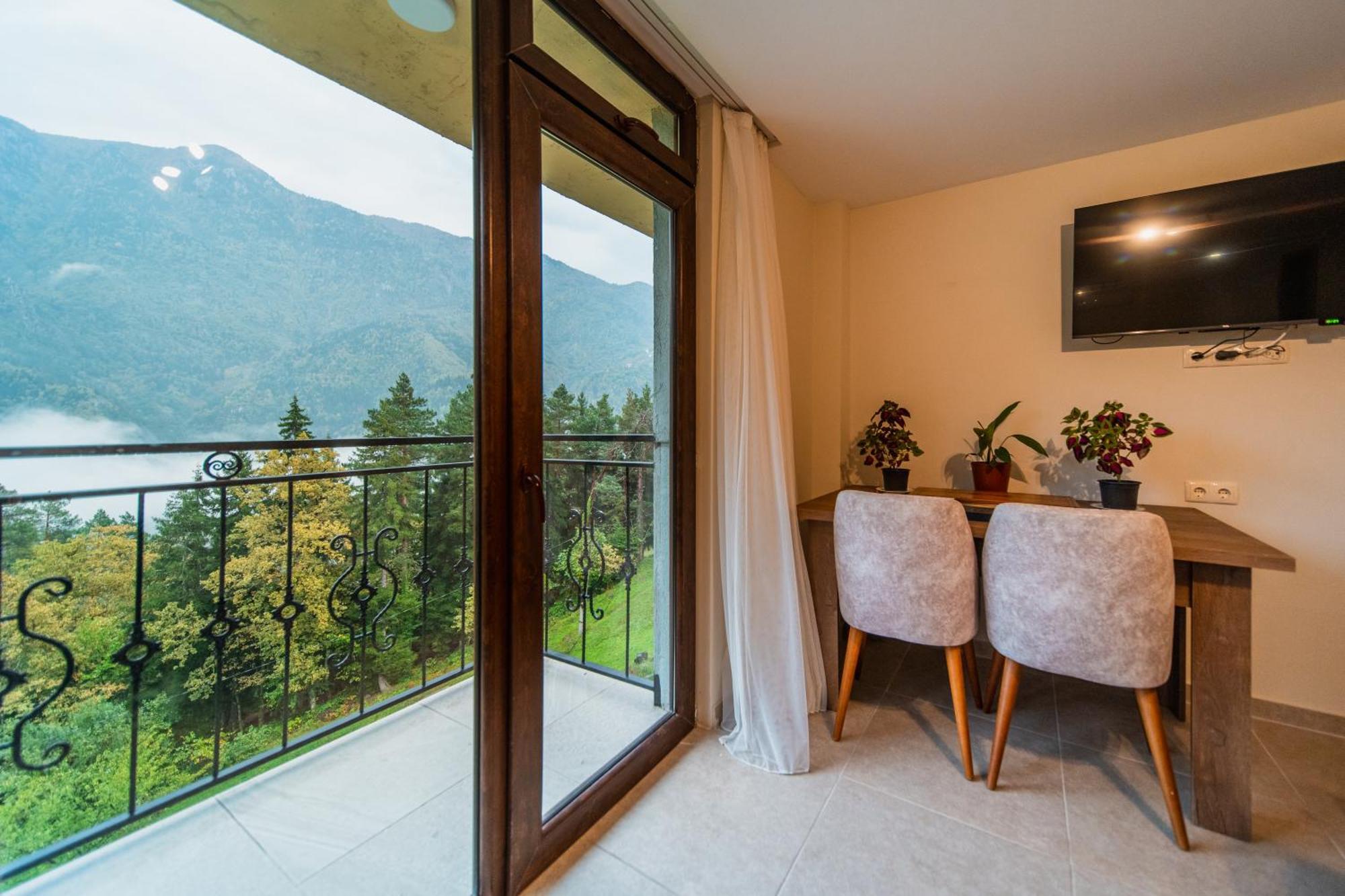 Hotel Khulo Lnn Dış mekan fotoğraf